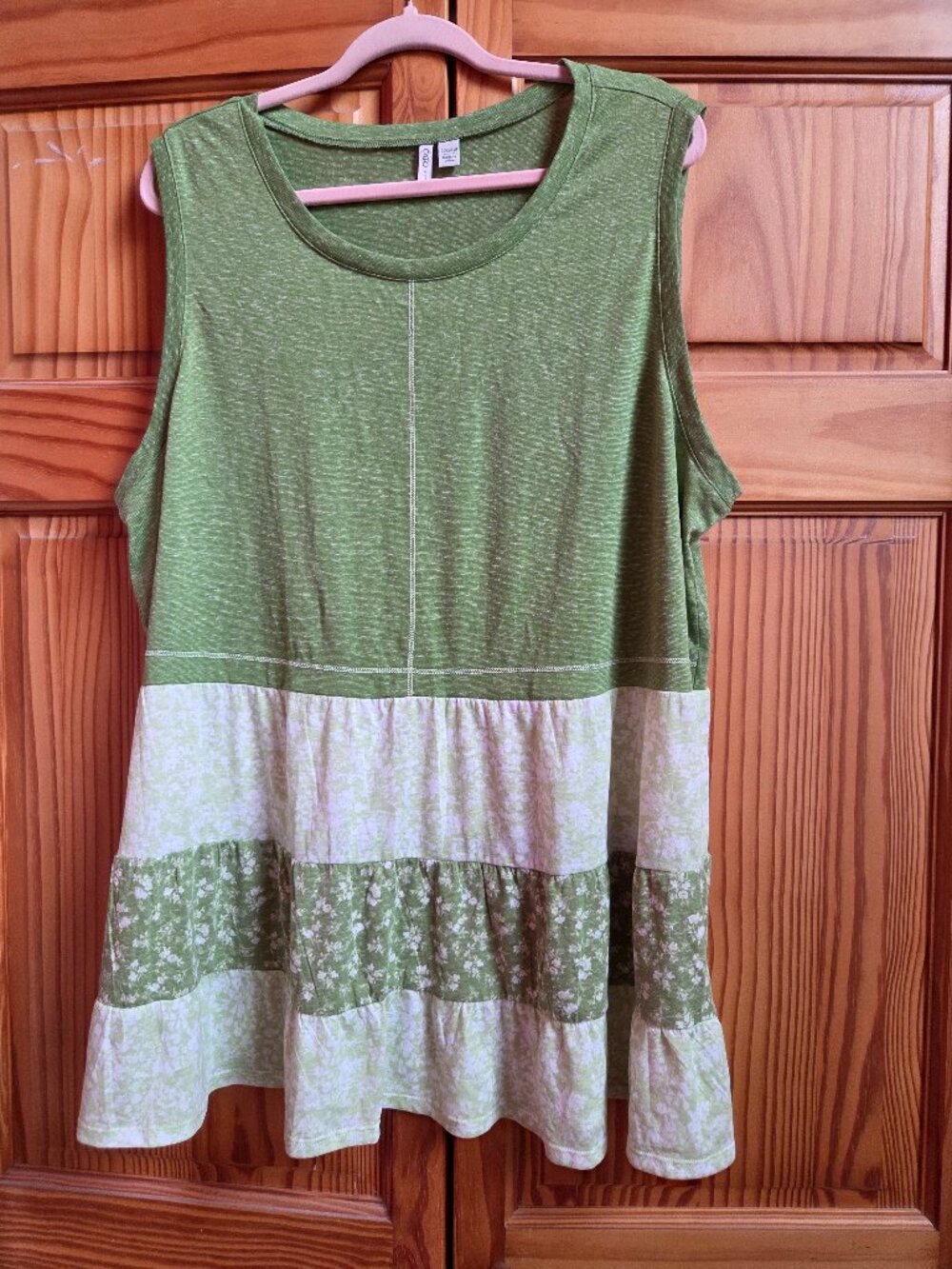 Plus-Size Women's Sportswear Sleeveless Tank Top Mulitcolor Size 22/24